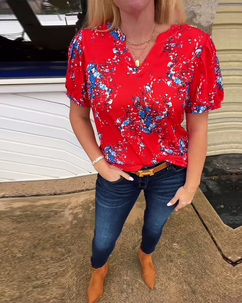 Kurzärmliges T-Shirt mit V-Ausschnitt und Blumendruck