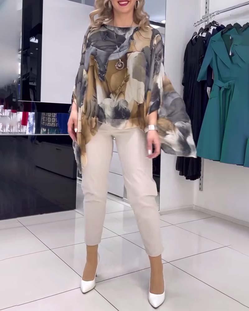 Camicetta irregolare stampata con scollo tondo