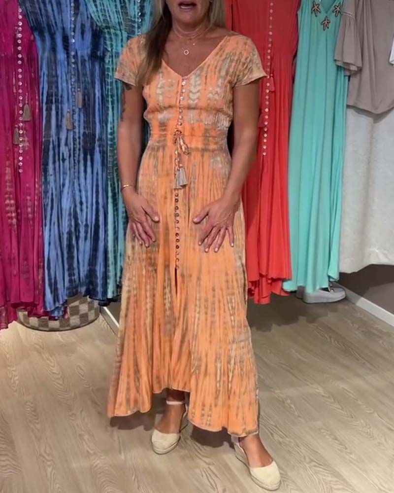 Kurzarmkleid mit V-Ausschnitt und Batikmuster