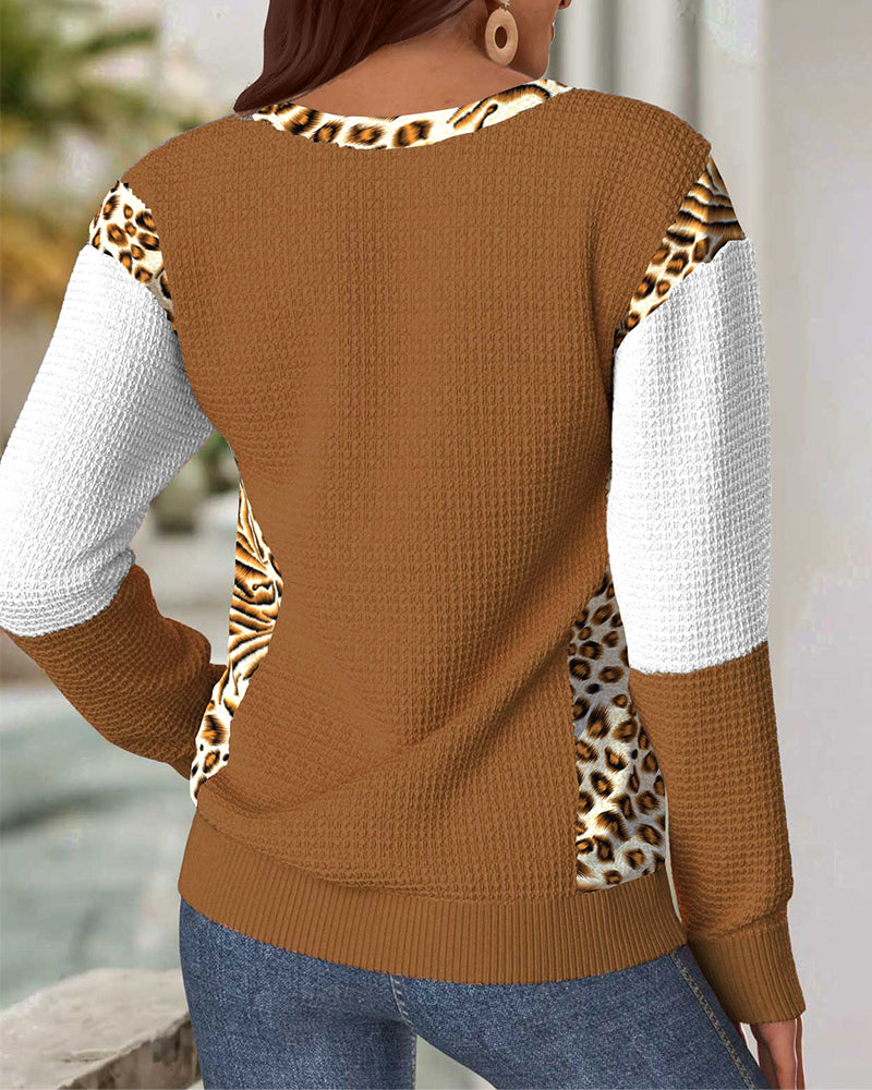 Contrast Color Leopard Print Sweatshirt
