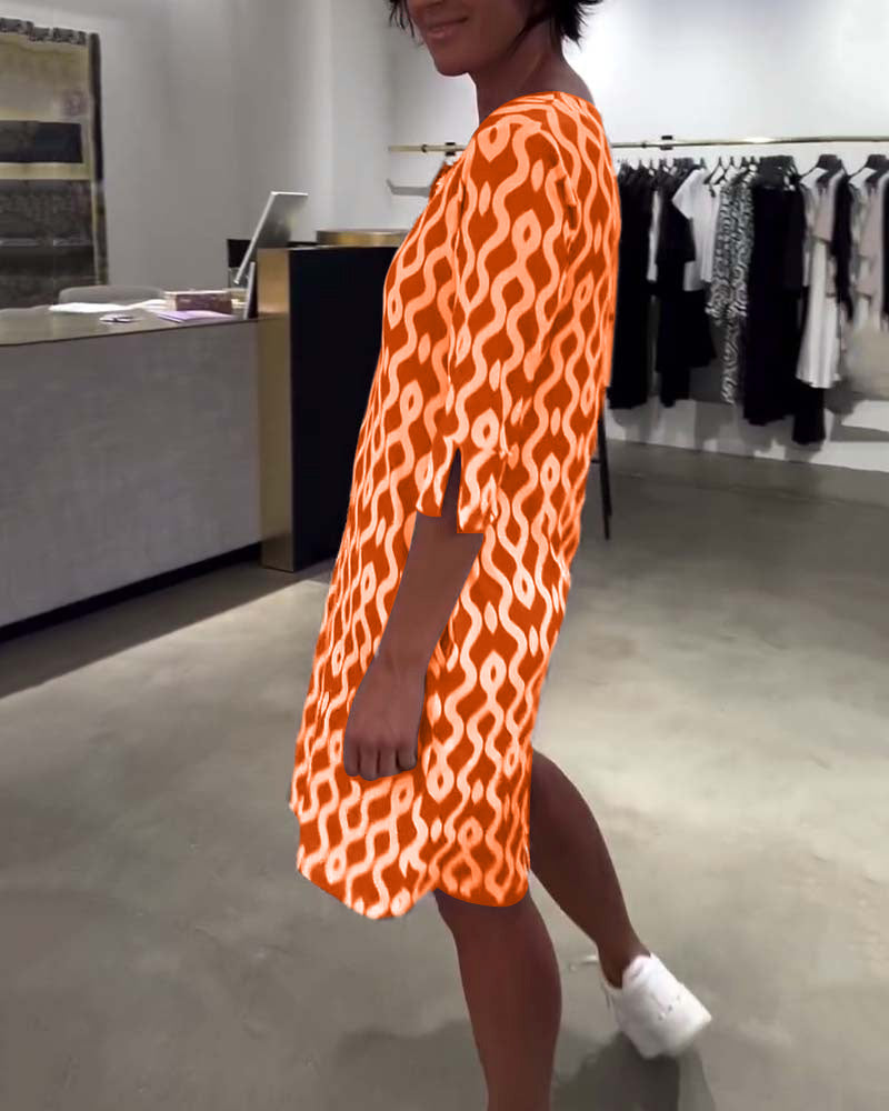 Abito stampato di media lunghezza con collo alto