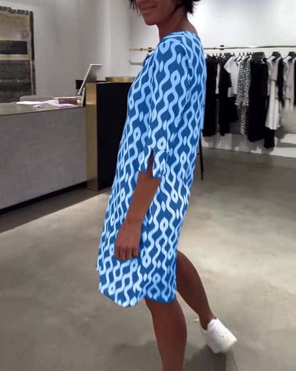 Abito stampato di media lunghezza con collo alto