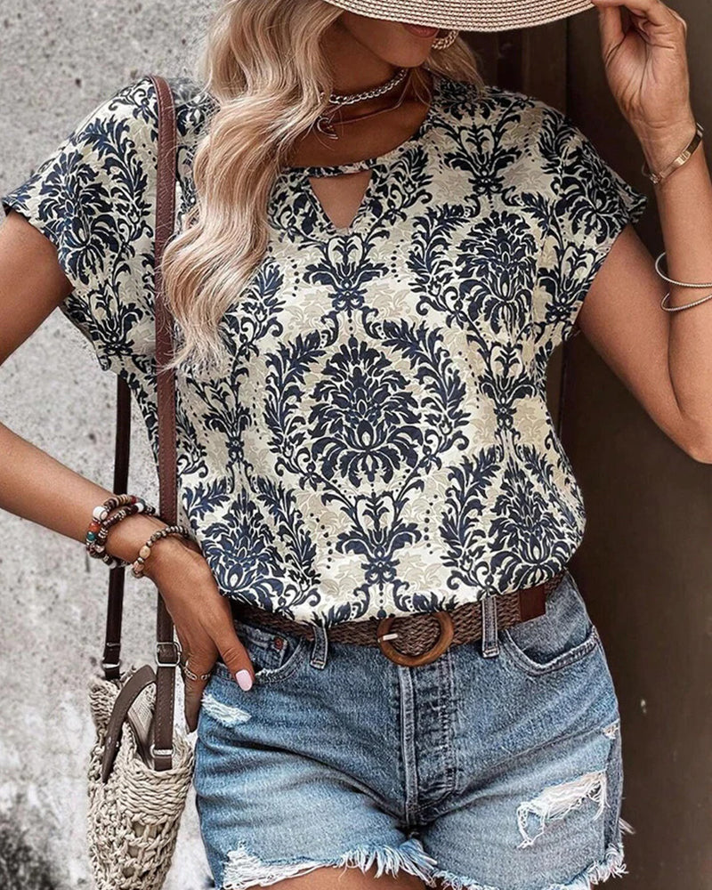 Kurzarm-T-Shirt mit V-Ausschnitt und Hohlmuster