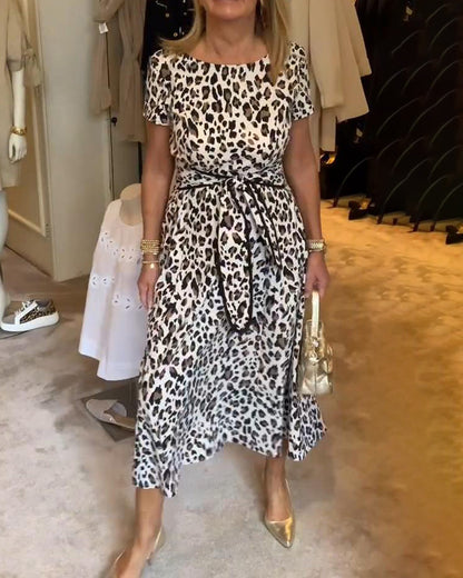 Elegantes A-Linien-Kleid mit Schnürung und Leopardenmuster