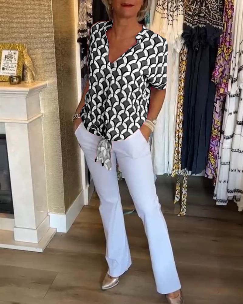 Top casual estampado de manga curta com decote em V