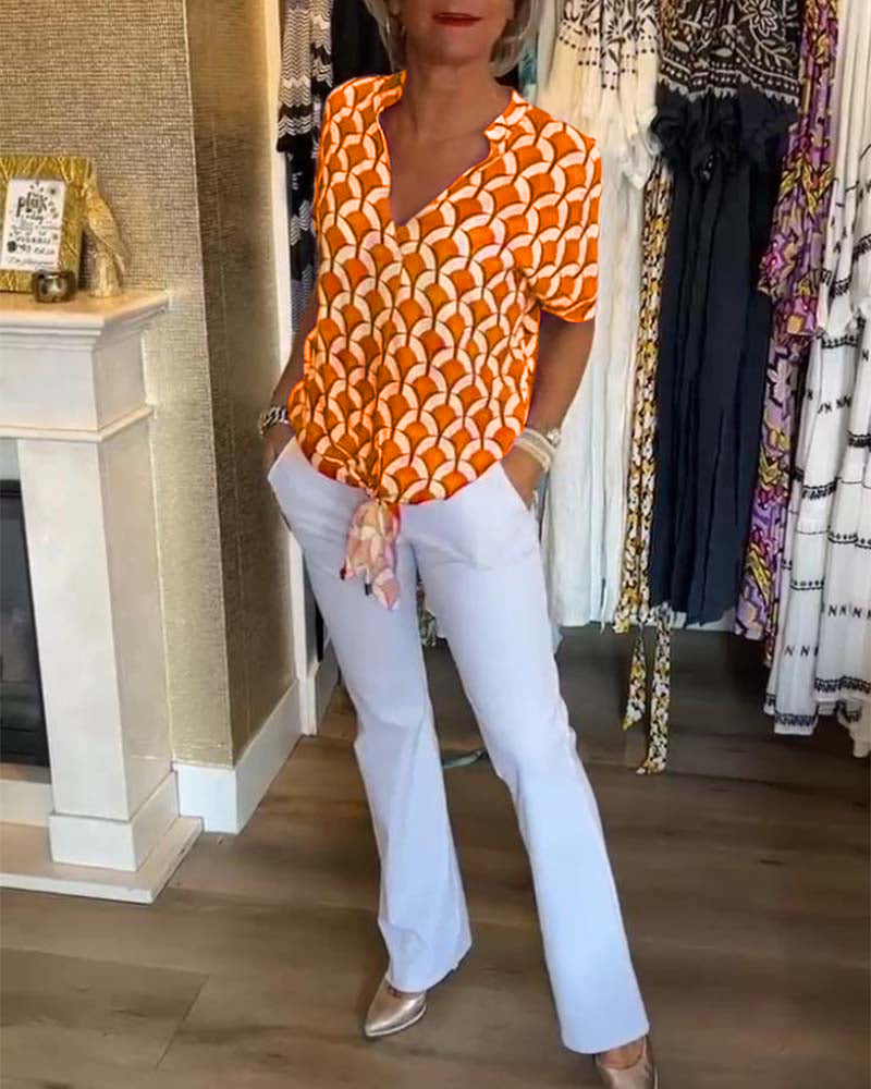 Top casual estampado de manga curta com decote em V