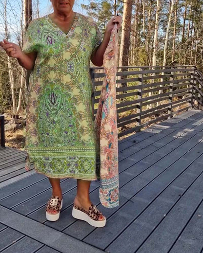 V-Neck Short-Sleeved Printed Shift Dress