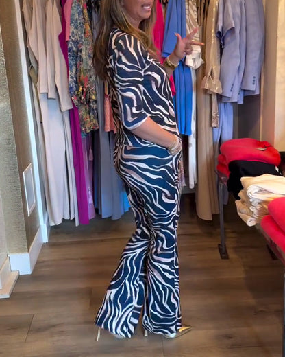 Slim-Fit-Anzug mit V-Ausschnitt, Plissee und Print