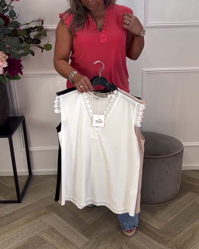 Lässige Weste mit Spitzenbesatz