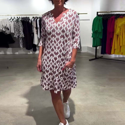 Abito stampato di media lunghezza con collo alto