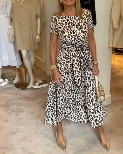 Elegantes A-Linien-Kleid mit Schnürung und Leopardenmuster