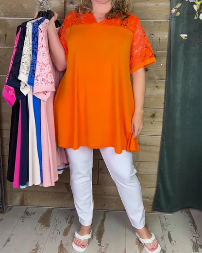 Bluse mit V-Ausschnitt und Spitzeneinsatz