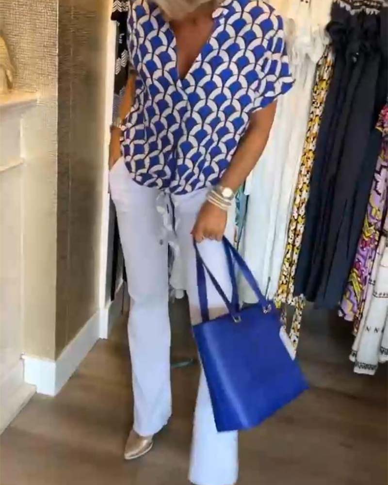 Top casual estampado de manga curta com decote em V