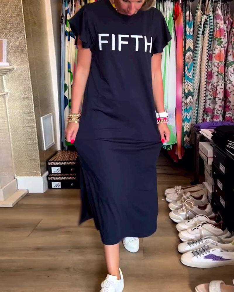 Lässiges Kleid mit Buchstabendruck, Rüschenärmeln und Schlitz