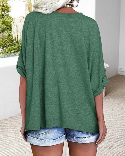 Lockeres T-Shirt mit V-Ausschnitt und gerolltem Saum, kurzärmlig