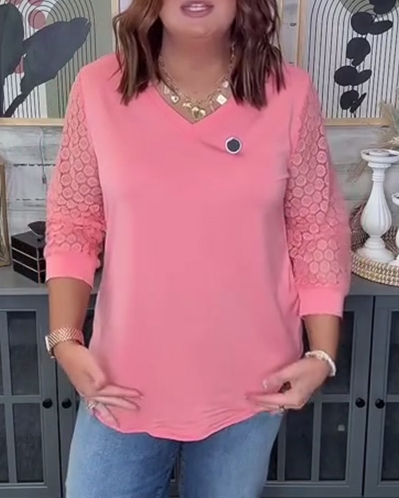 Bluse mit Dreiviertelärmeln und V-Ausschnitt und Spitzeneinsatz