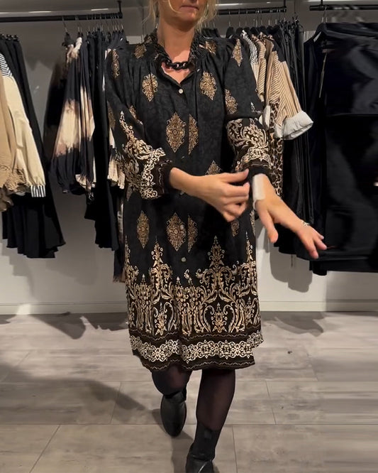 Abito con stampa vintage e bottoni a bavero