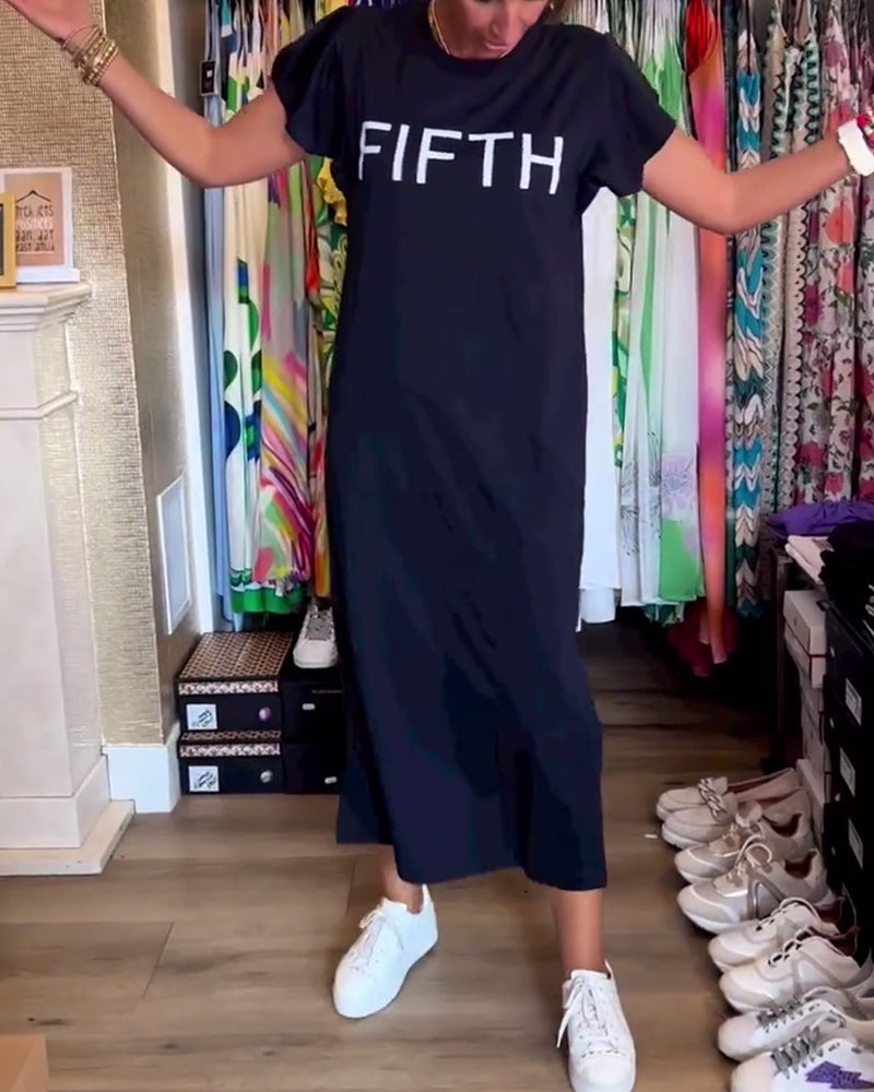 Lässiges Kleid mit Buchstabendruck, Rüschenärmeln und Schlitz