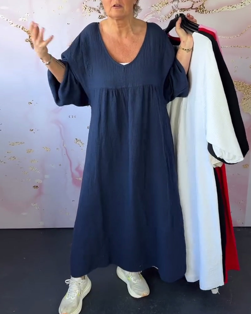 Einfarbiges, plissiertes Kleid im Waldstil mit V-Ausschnitt