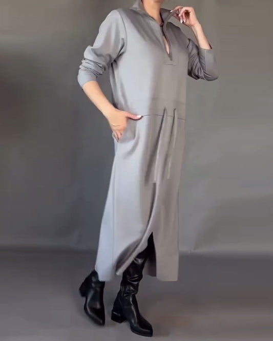 Abito alla moda con scollo a mezza zip