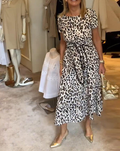 Elegantes A-Linien-Kleid mit Schnürung und Leopardenmuster