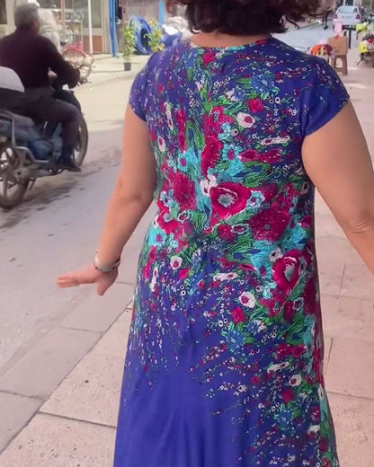 Abito casual con stampa floreale e scollo a V