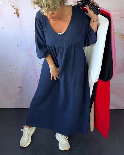 Einfarbiges, plissiertes Kleid im Waldstil mit V-Ausschnitt