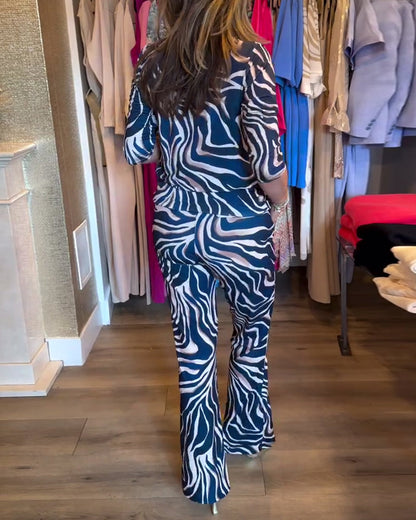 Slim-Fit-Anzug mit V-Ausschnitt, Plissee und Print