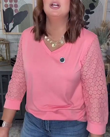 Bluse mit Dreiviertelärmeln und V-Ausschnitt und Spitzeneinsatz