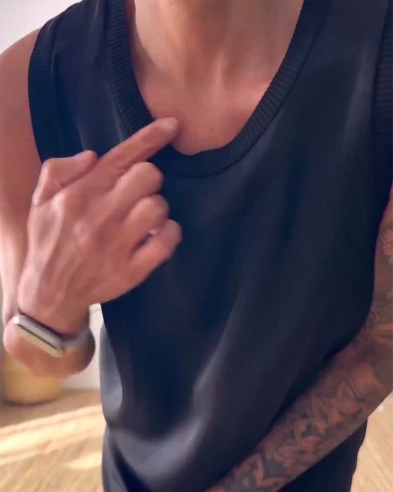 Abito senza maniche con spacco tinta unita temperamento