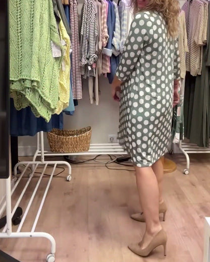 Abito casual a pois con scollo a V