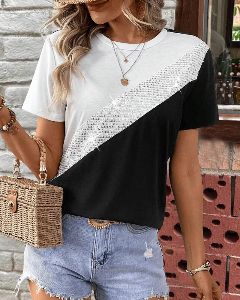 Vielseitiges T-Shirt mit Rundhalsausschnitt und Kontrastfarbe