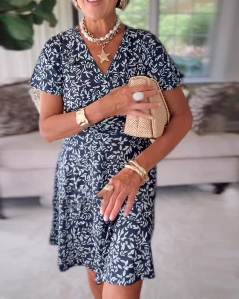 Abito a maniche corte con stampa a foglie e scollo a V