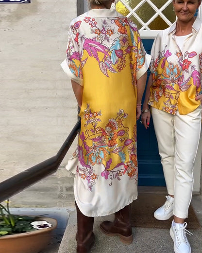 Lockeres Kleid mit Revers-Print