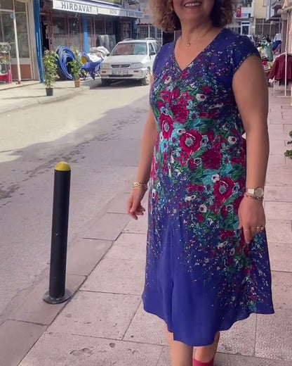 Abito casual con stampa floreale e scollo a V