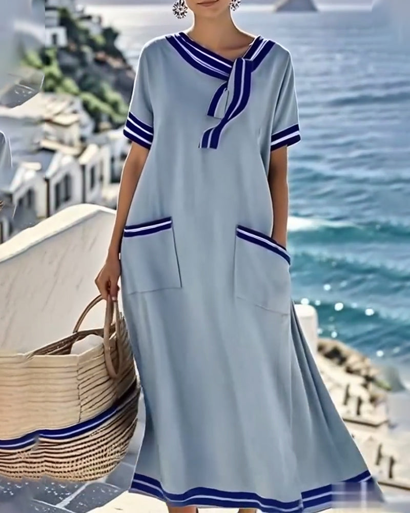 Lässiges Kleid mit Kontrastbändern