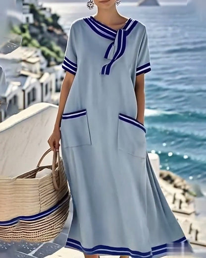 Lässiges Kleid mit Kontrastbändern