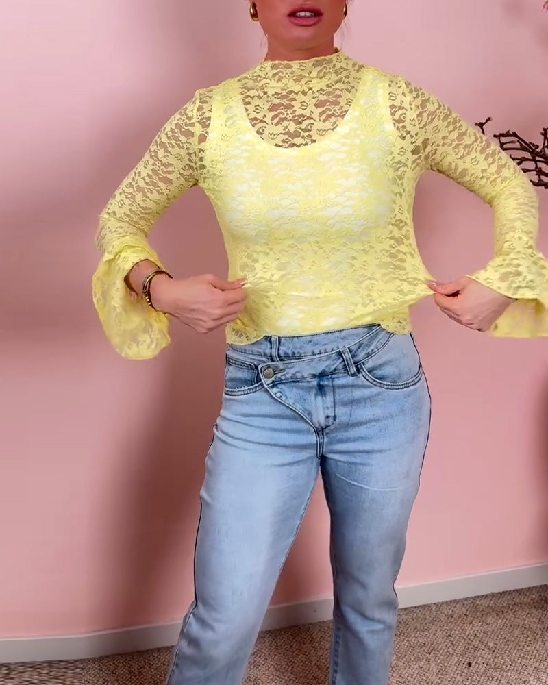 Durchsichtiges Spitzentop mit Trompetenärmeln