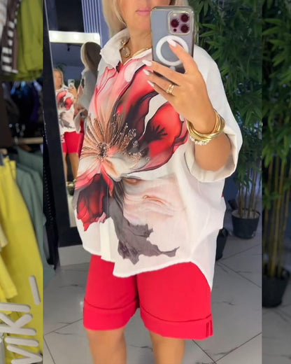 Bluse mit halblangen Ärmeln und großem Blumendruck