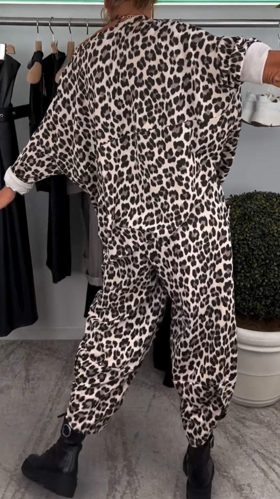 Women's Round Neck Long Sleeve Leopard Print Casual Suit Suit